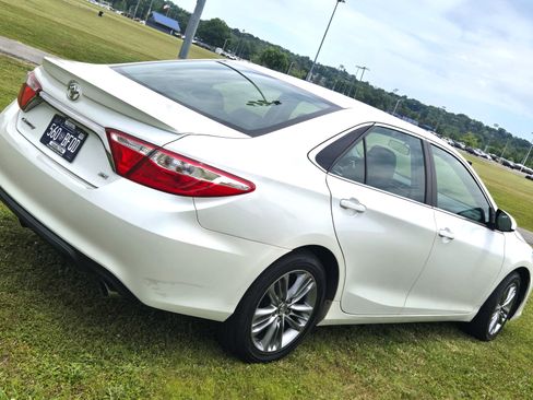 Used 2015 Toyota Camry SE FWD image 9