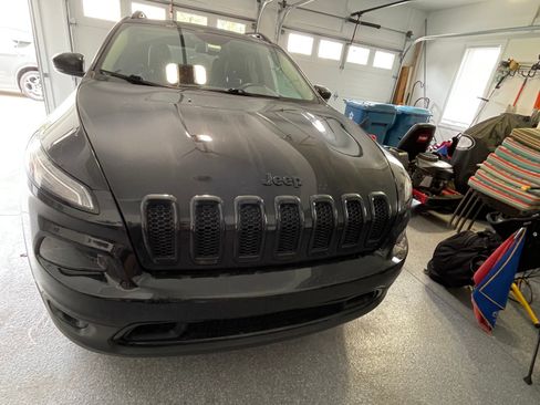 Used 2017 Jeep Cherokee High Altitude image 2