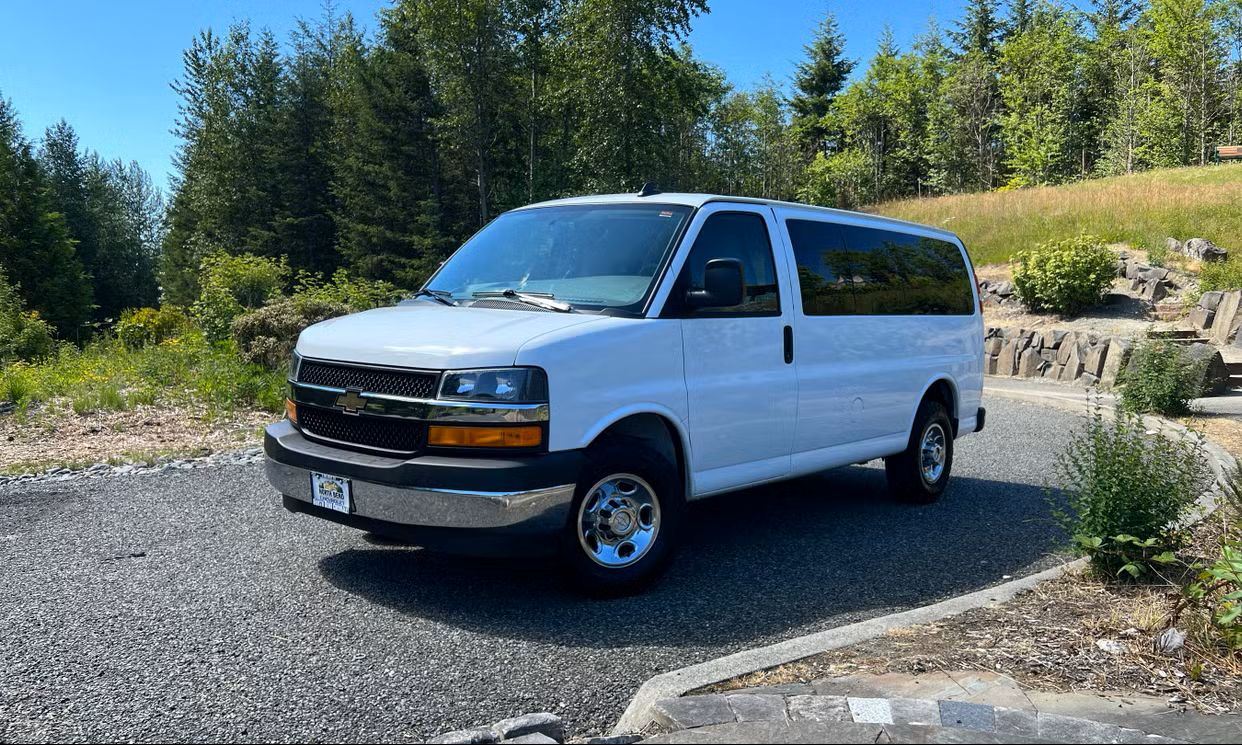 Used 2017 Chevrolet Express 3500 LT w/ LT Preferred Equipment Group RWD image 6