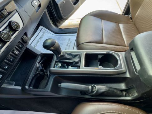 Used 2016 Toyota Tacoma Limited image 6