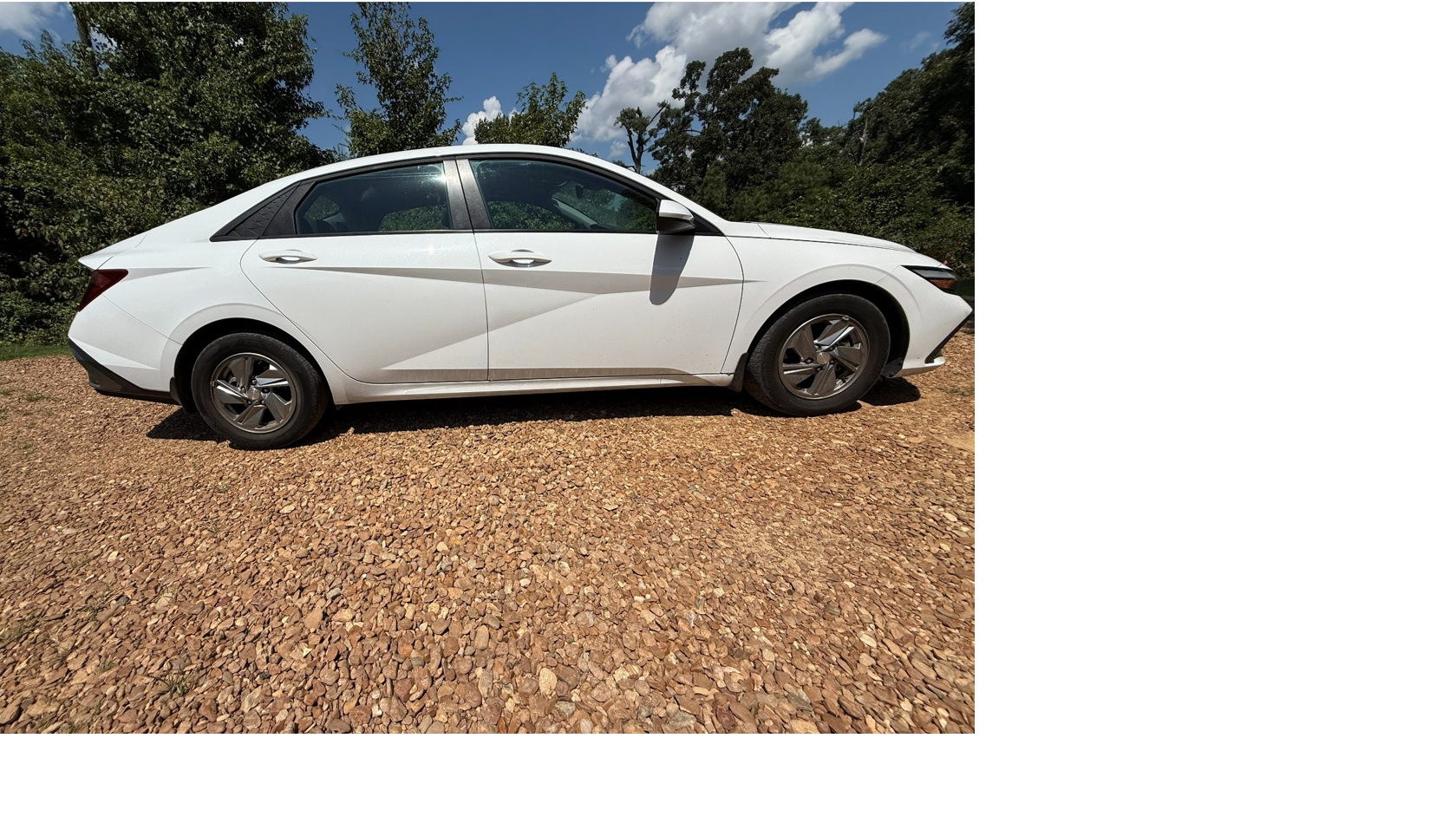 Used 2025 Hyundai Elantra SE FWD image 1