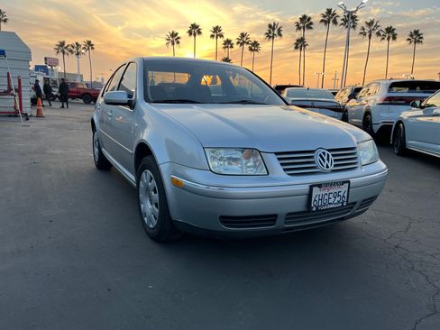 Used 2005 Volkswagen Jetta GL image 2