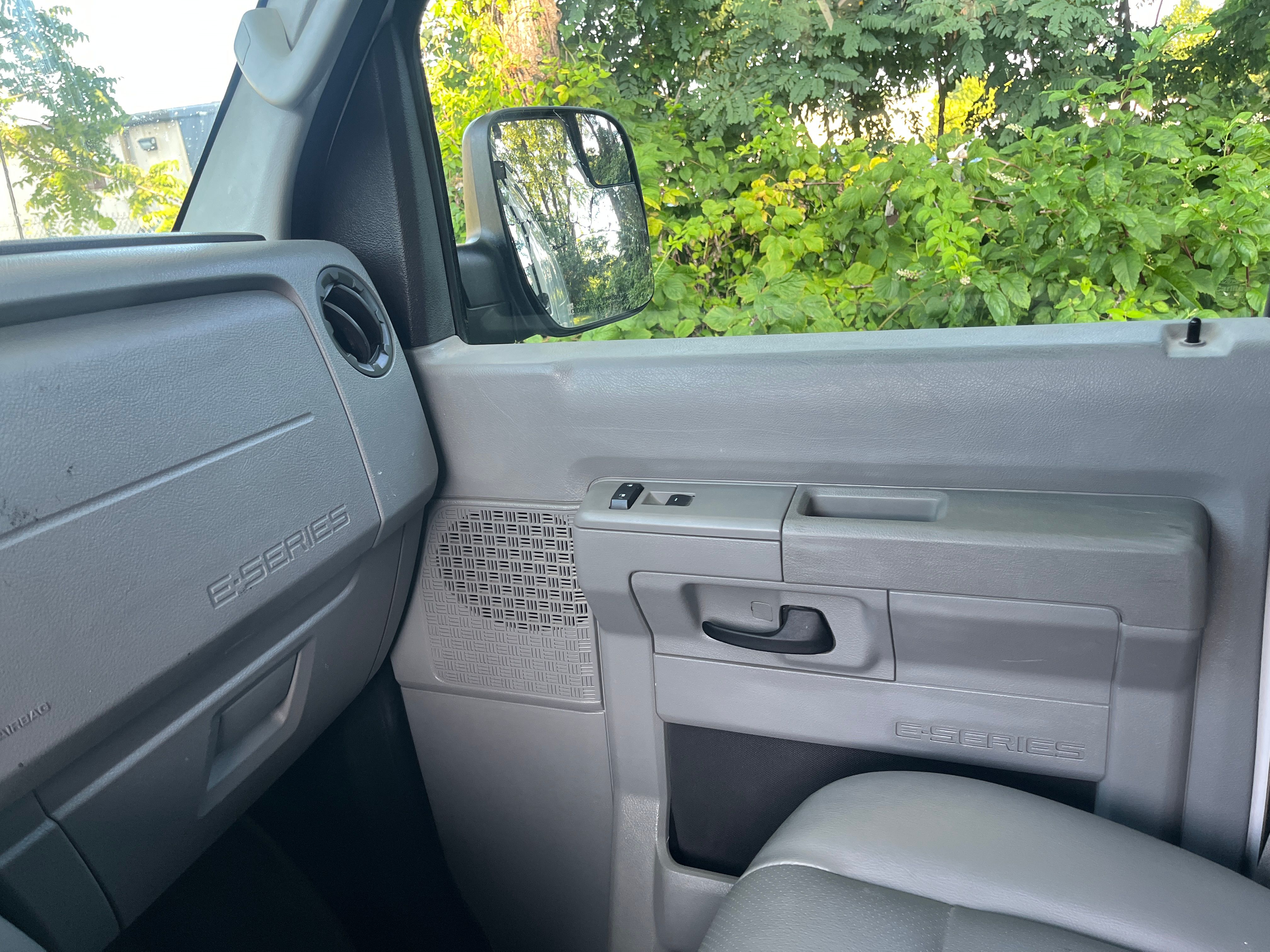 Used 2014 Ford E-150 and Econoline 150 w/ Power Group RWD image 13