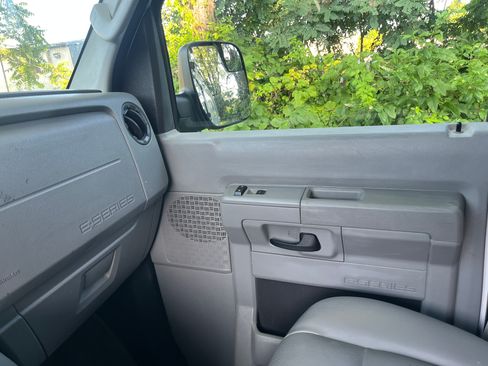 Used 2014 Ford E-150 and Econoline 150 w/ Power Group RWD image 13