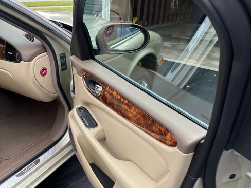 Used 2006 Jaguar XJ8 RWD image 10