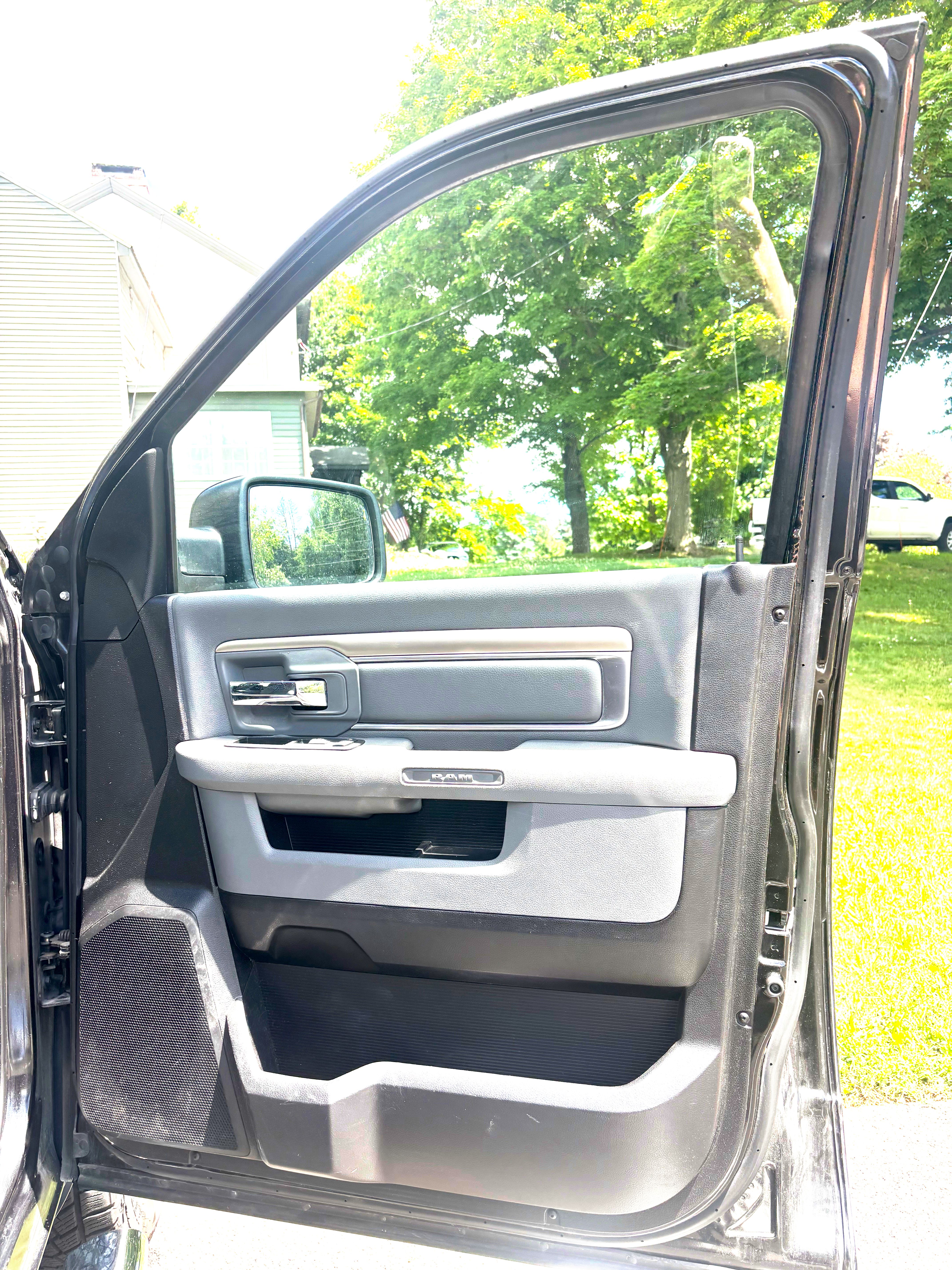 Used 2015 RAM 1500 Big Horn AWD/4WD image 15