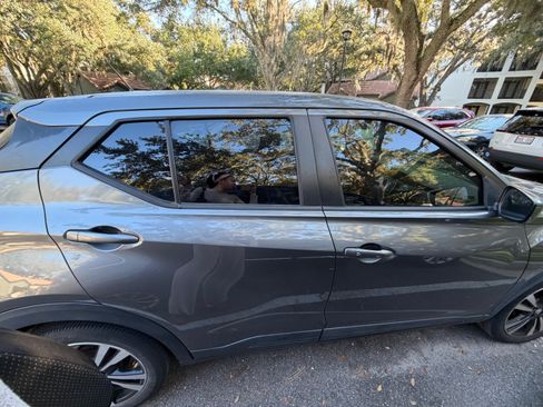Used 2020 Nissan Kicks SV FWD image 9