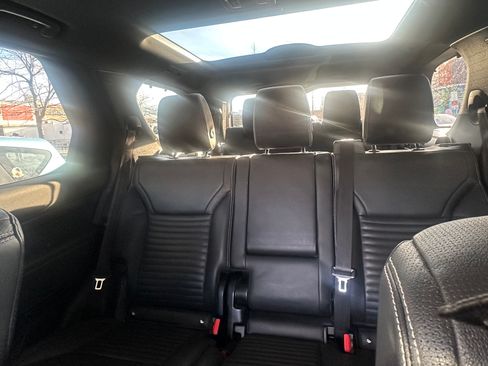 Used 2023 Land Rover Discovery S image 18