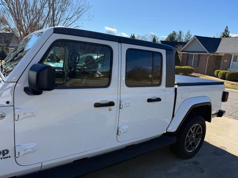 Used 2021 Jeep Gladiator Overland w/ Popular Equipment Package image 5