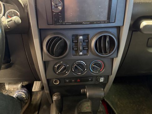 Used 2008 Jeep Wrangler Unlimited Rubicon w/ PWR Convenience Group image 7