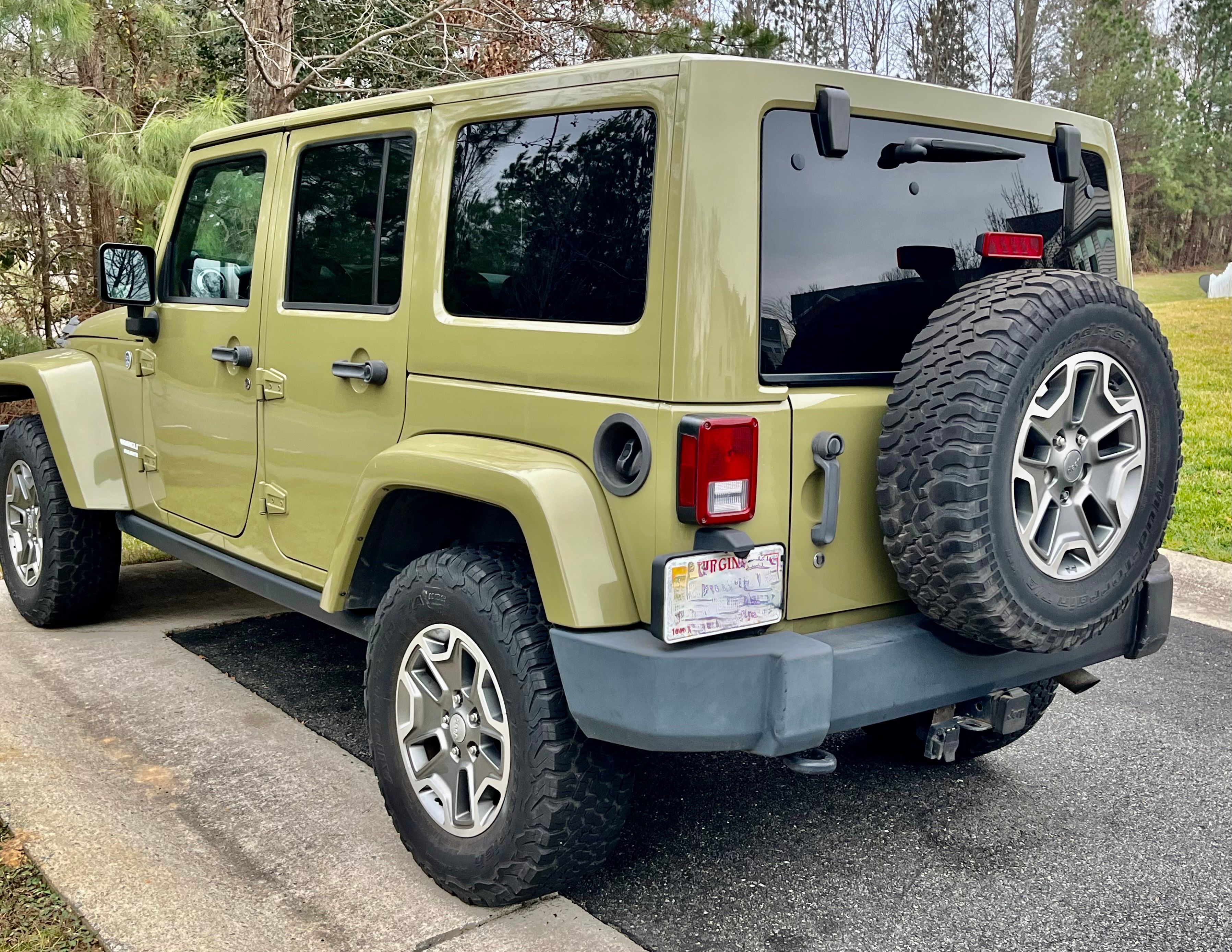 Used 2013 Jeep Wrangler Unlimited Rubicon w/ Connectivity Group AWD/4WD image 10