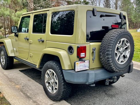 Used 2013 Jeep Wrangler Unlimited Rubicon w/ Connectivity Group image 10