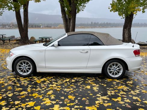 Used 2011 BMW 128i Convertible image 1