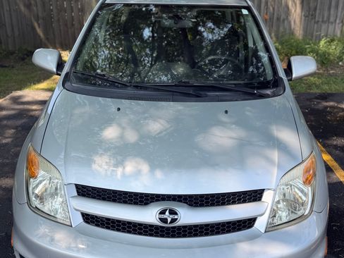 Used 2006 Scion xA FWD image 2
