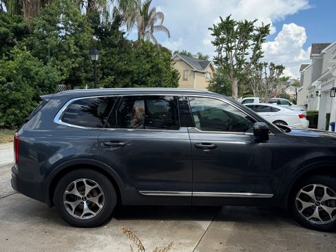 Used 2020 Kia Telluride EX w/ Towing Package FWD image 4