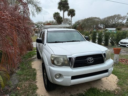 Used 2011 Toyota Tacoma PreRunner w/ TRD Off-Road Pkg w/JBL Audio image 8