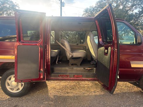 Used 2004 Ford E-350 and Econoline 350 XL image 8