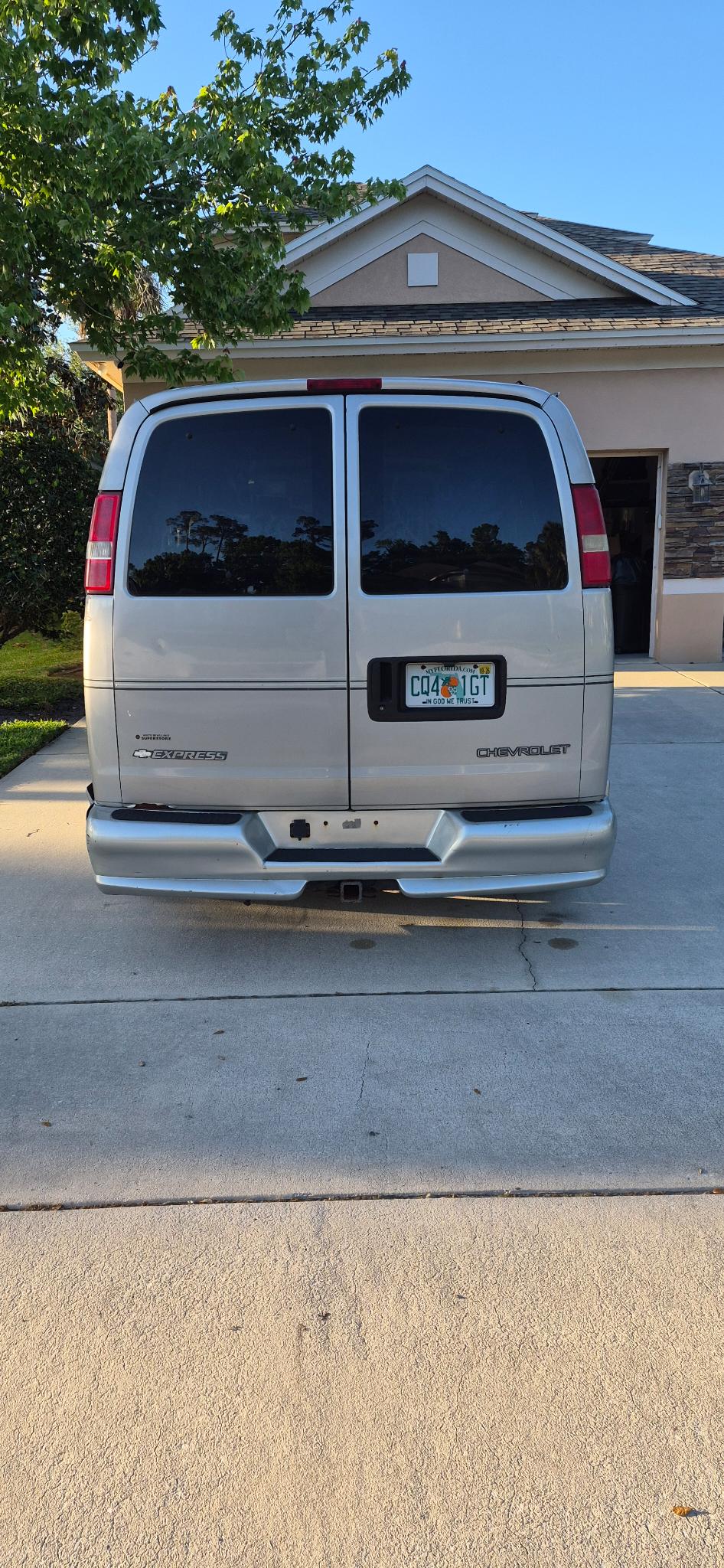 Used 2005 Chevrolet Express 2500 Extended w/ Preferred Equipment Group RWD image 2