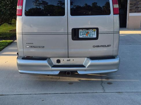 Used 2005 Chevrolet Express 2500 Extended w/ Preferred Equipment Group RWD image 2