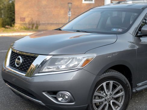 Used 2014 Nissan Pathfinder SV image 10