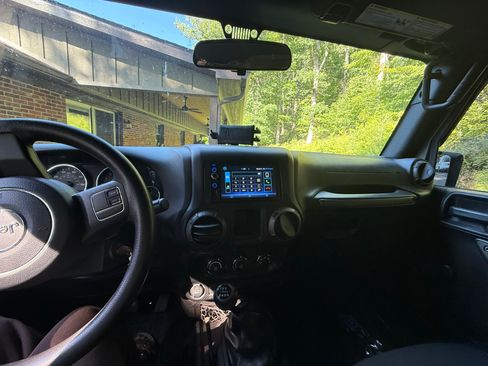 Used 2016 Jeep Wrangler Sport AWD/4WD image 10