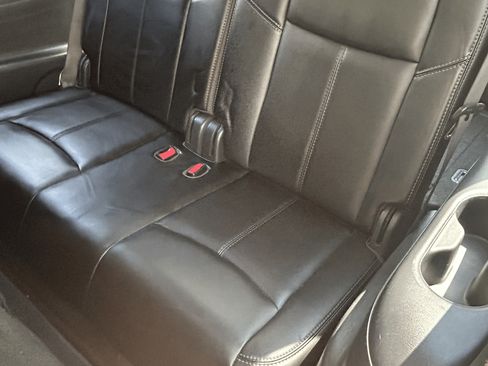 Used 2015 Nissan Pathfinder SL w/ SL Tech Package FWD image 6