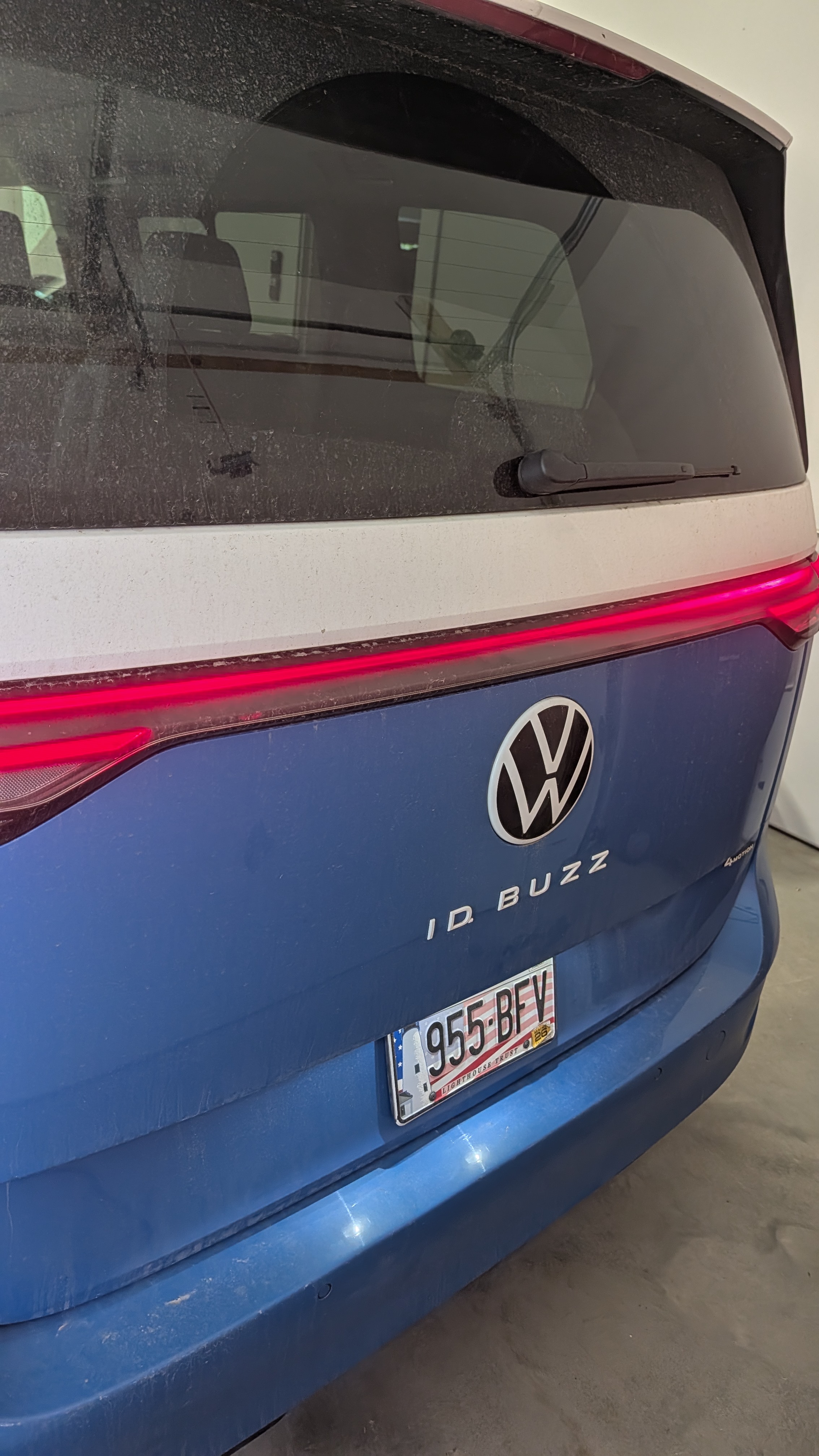 Used 2025 Volkswagen ID. Buzz 1st Edition AWD/4WD image 5