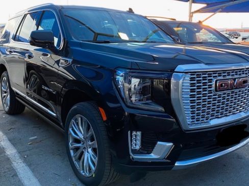 Used 2023 GMC Yukon Denali w/ Denali Reserve Package image 2