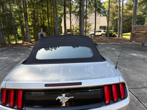 Used 2016 Ford Mustang Convertible RWD image 13