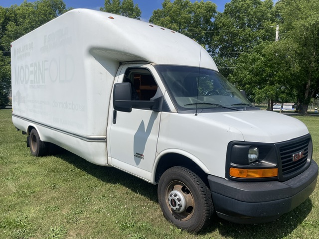 Used 2016 GMC Savana 4500 RWD image 5