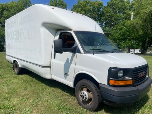 Used 2016 GMC Savana 4500 RWD image 5