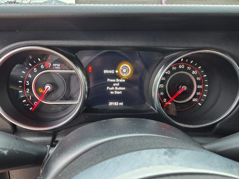 Used 2020 Jeep Gladiator Rubicon image 2