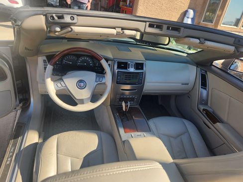 Used 2005 Cadillac XLR RWD image 6