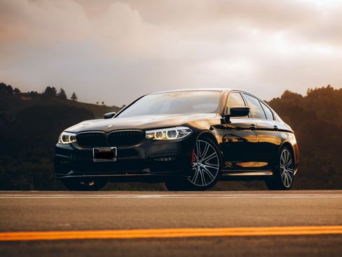 Used 2019 BMW 540i w/ M Sport Package image 1