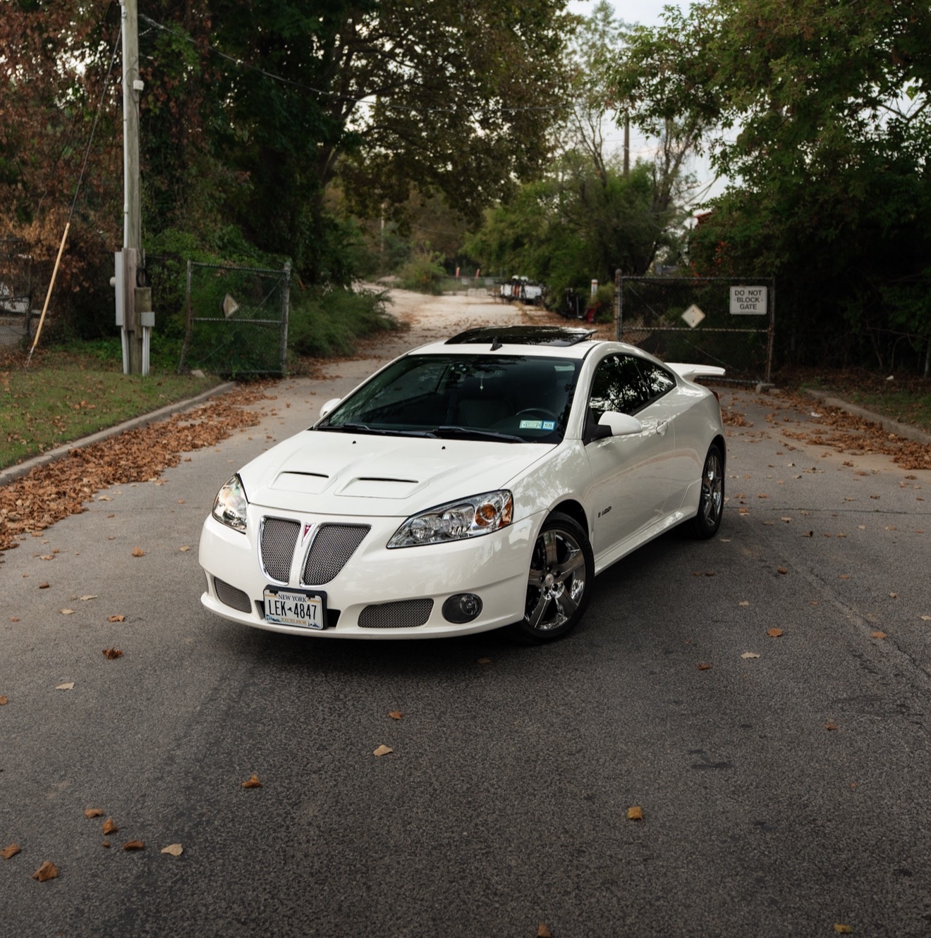 Used 2008 Pontiac G6 GXP w/ Sun And Sound Package FWD image 8