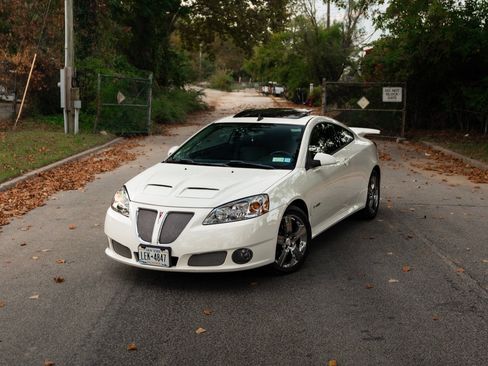 Used 2008 Pontiac G6 GXP w/ Sun And Sound Package FWD image 8