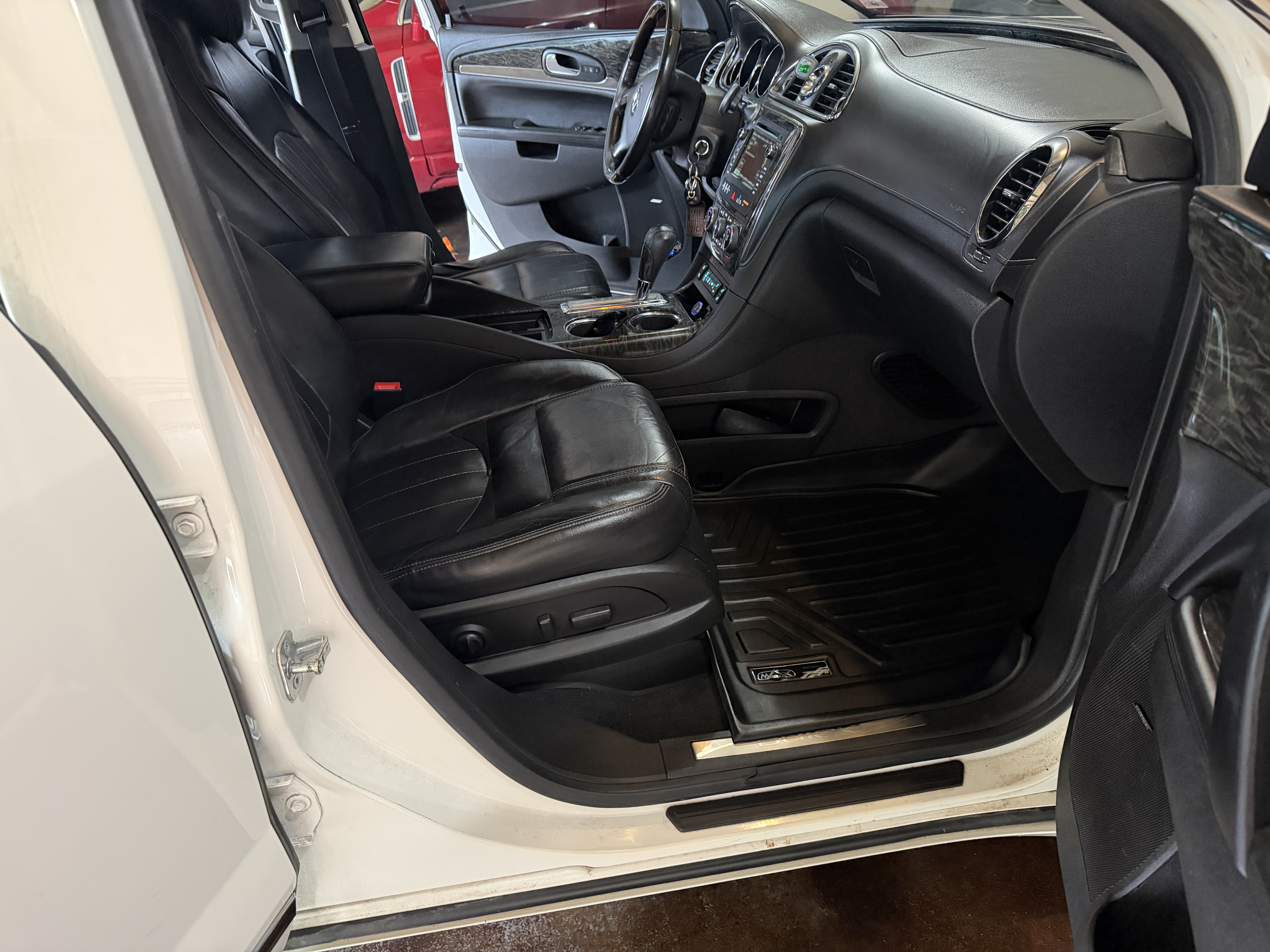 Used 2014 Buick Enclave Leather w/ Trailering Provision Package FWD image 2