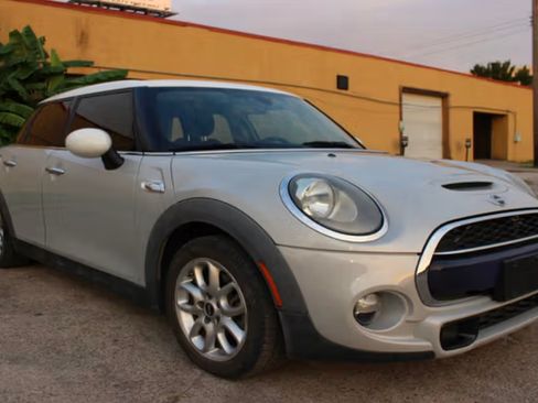 Used 2015 MINI Cooper S image 1
