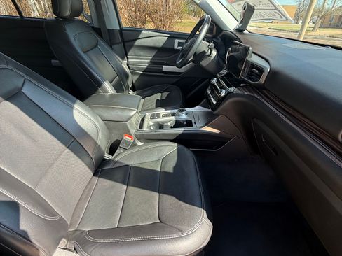 Used 2022 Ford Explorer Limited w/ Equipment Group 301A image 4