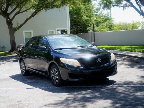 Used 2010 Toyota Corolla LE image 2