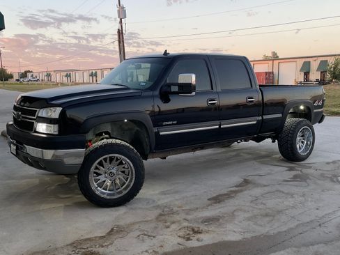 Used 2007 Chevrolet Silverado 2500 LT w/ Skid Plate Package image 1