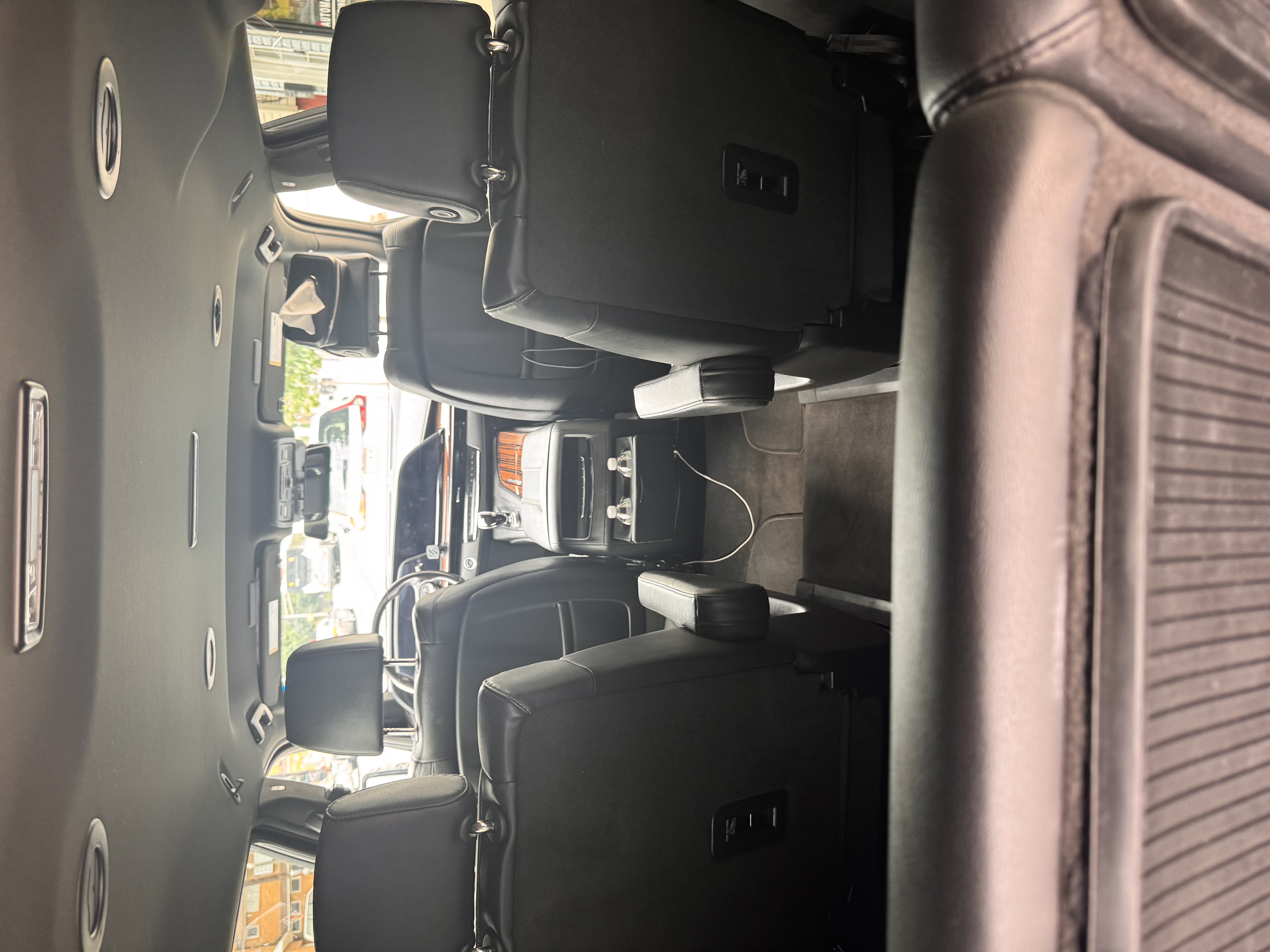 Used 2024 Cadillac Escalade ESV Luxury AWD/4WD image 9