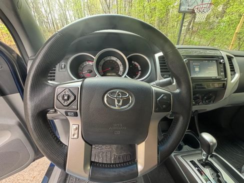 Used 2015 Toyota Tacoma PreRunner w/ TRD Sport Package image 10