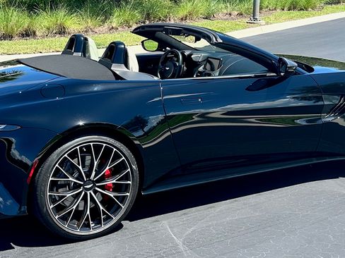 Used 2022 Aston Martin V8 Vantage Roadster image 26
