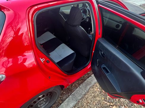 Used 2013 Toyota Yaris L image 4