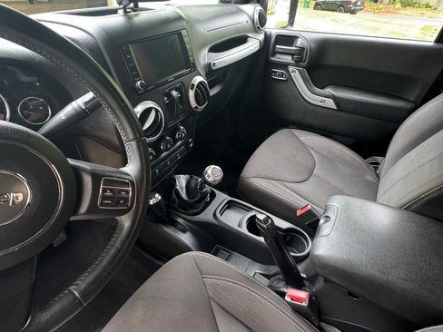 Used 2014 Jeep Wrangler Sahara w/ Connectivity Group AWD/4WD image 14