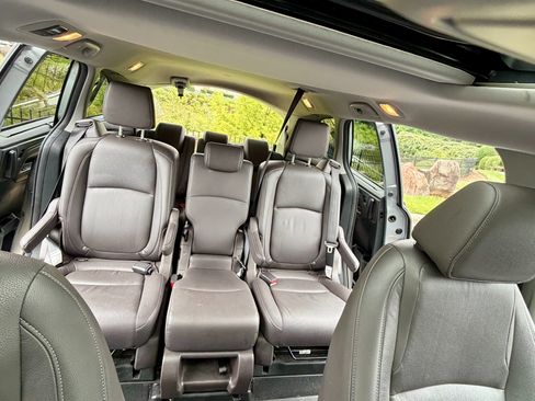Used 2023 Honda Odyssey EX-L image 2