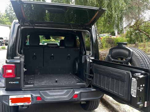 Used 2021 Jeep Wrangler Unlimited Sahara w/ Cold Weather Group image 11