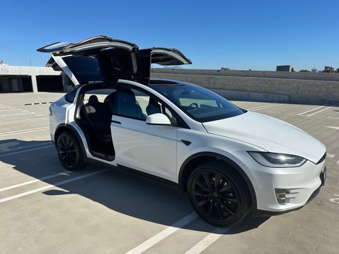 Used 2016 Tesla Model X P90D image 6
