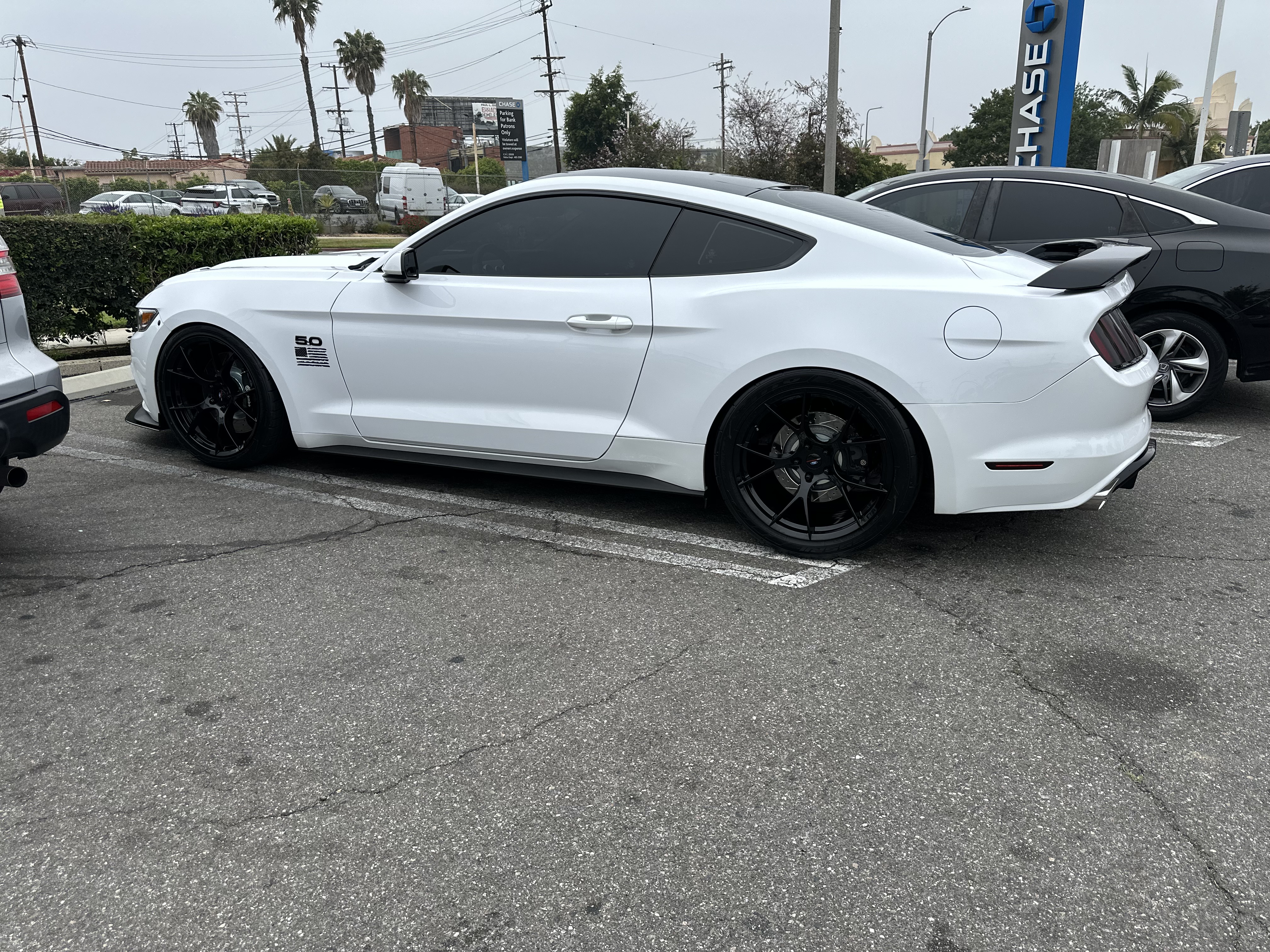 Used 2016 Ford Mustang GT Premium RWD image 5